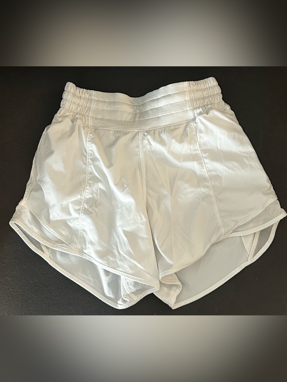 Lululemon Hotty Hot 4” High-Rise Lined White Shorts - Size 2